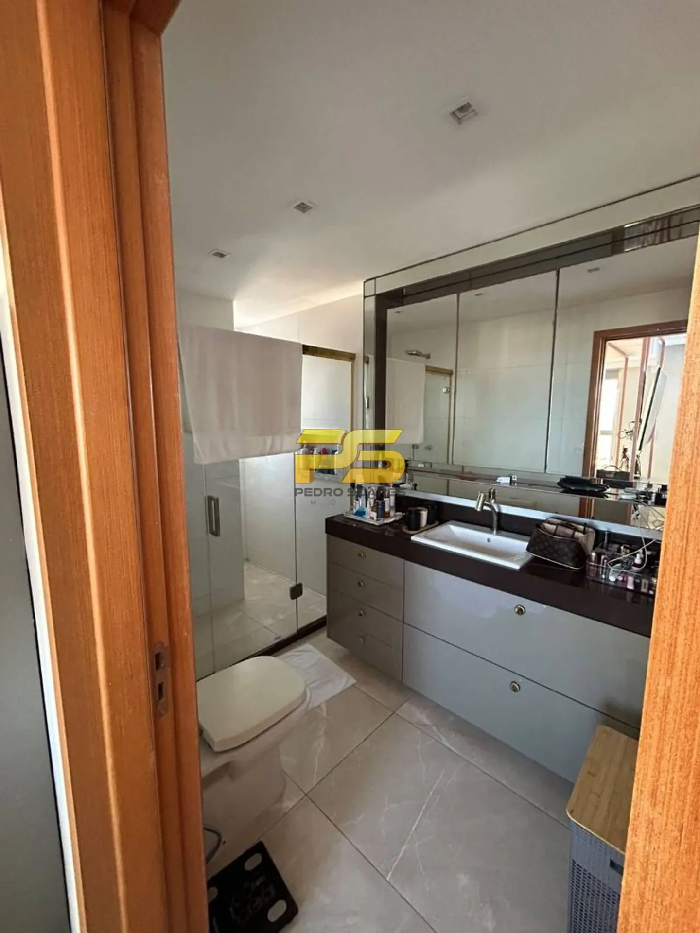 3-bedroom apartment with a water view — photo 4