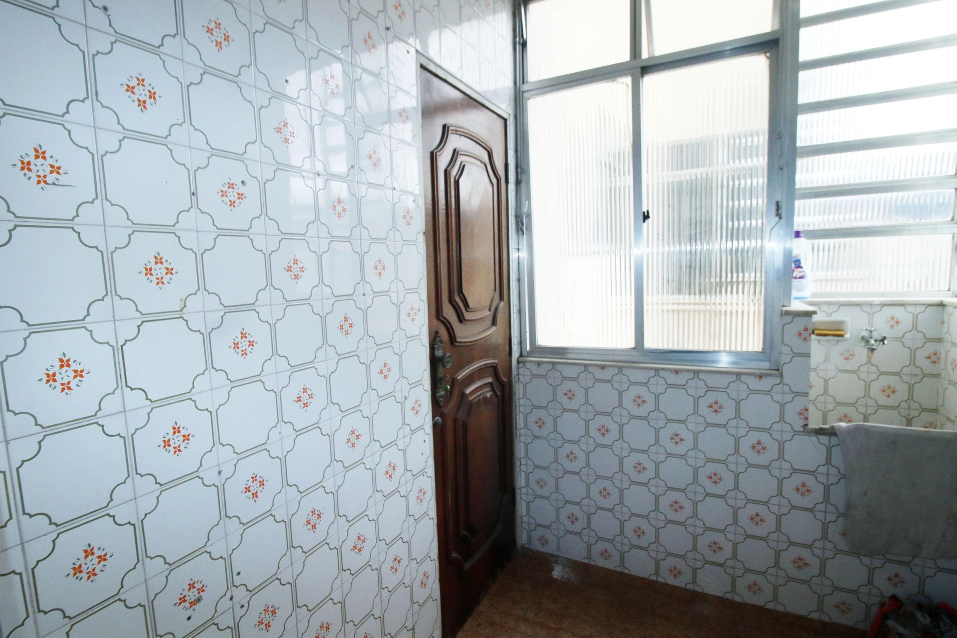Wood or laminate floors in a 2-bedroom apartment, 63 m² — photo 16