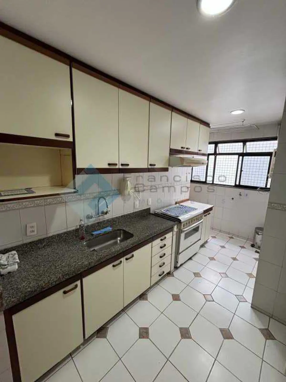 3-bedroom apartment with a glass-enclosed balcony — photo 2