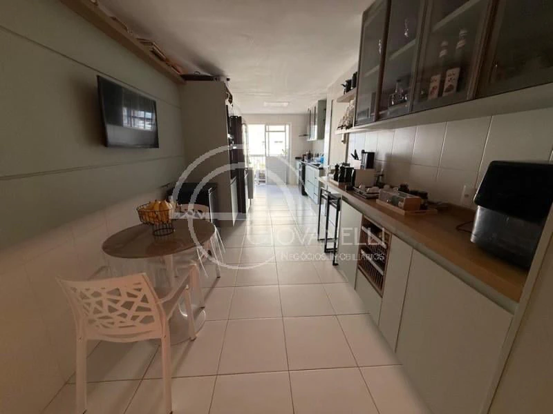 Apartamento de 227 m² com varanda e 5 quartos — photo 16