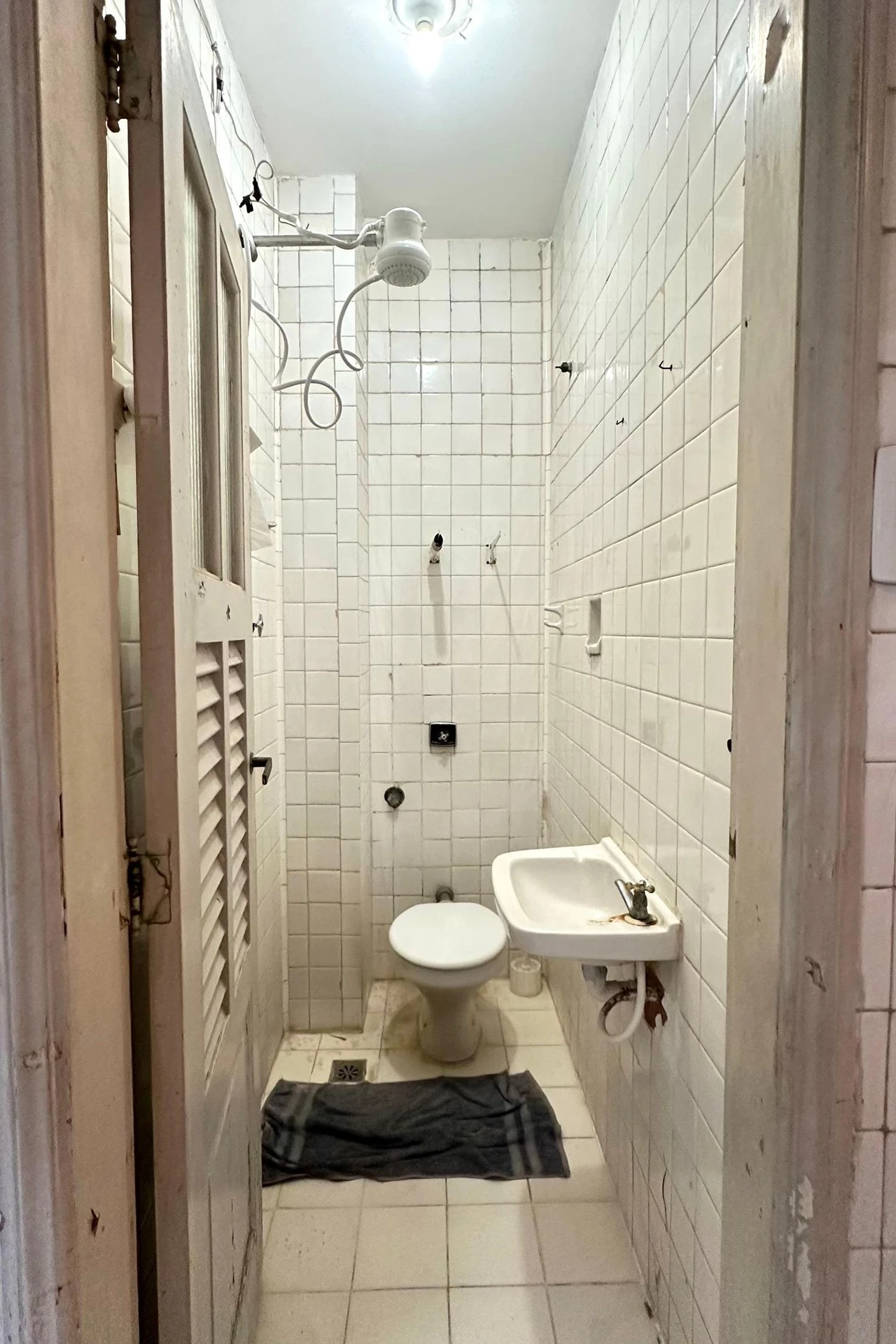 Bathtub in a 4-bedroom apartment, 290 m² — photo 57