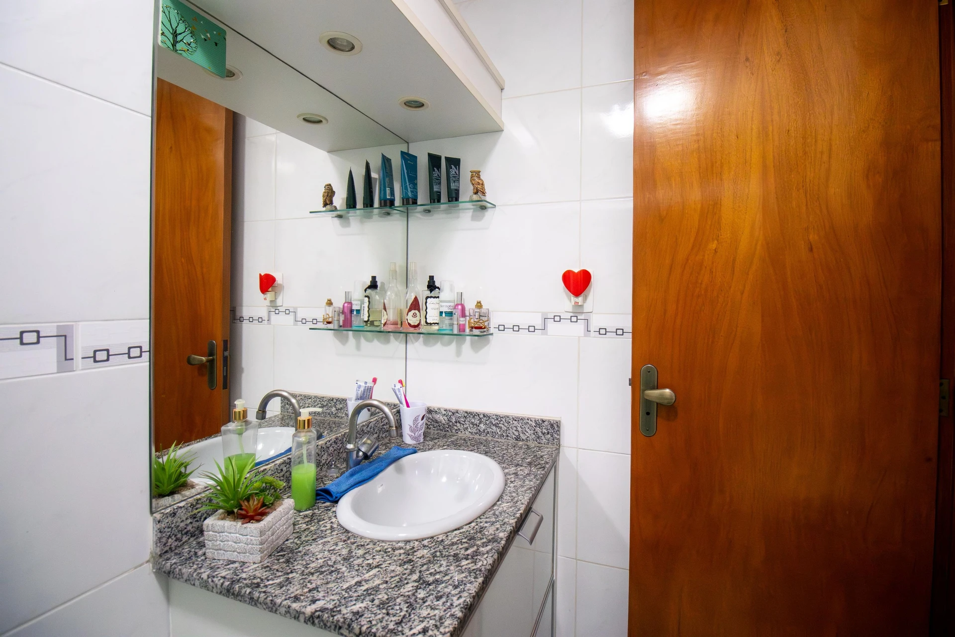 4-bedroom apartment with a balcony and 1 suite — photo 2