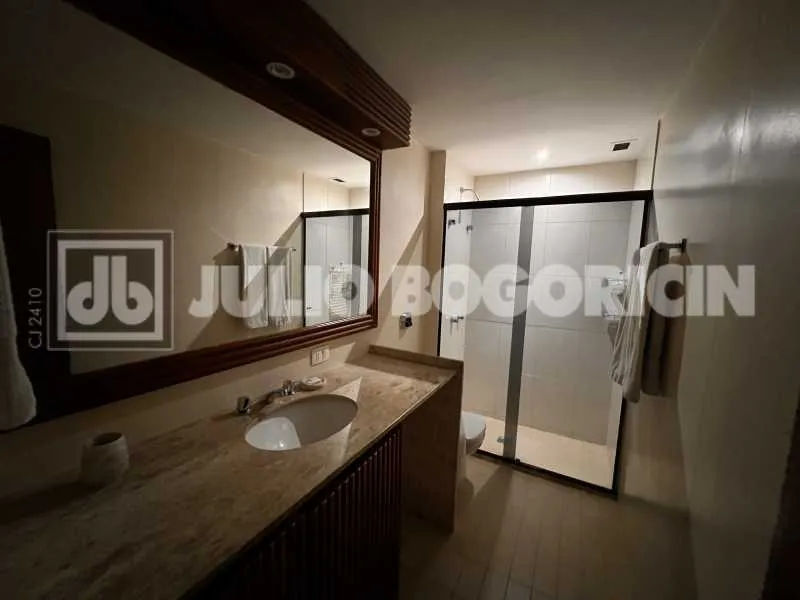 2-bedroom apartment in a building with a sauna — photo 12