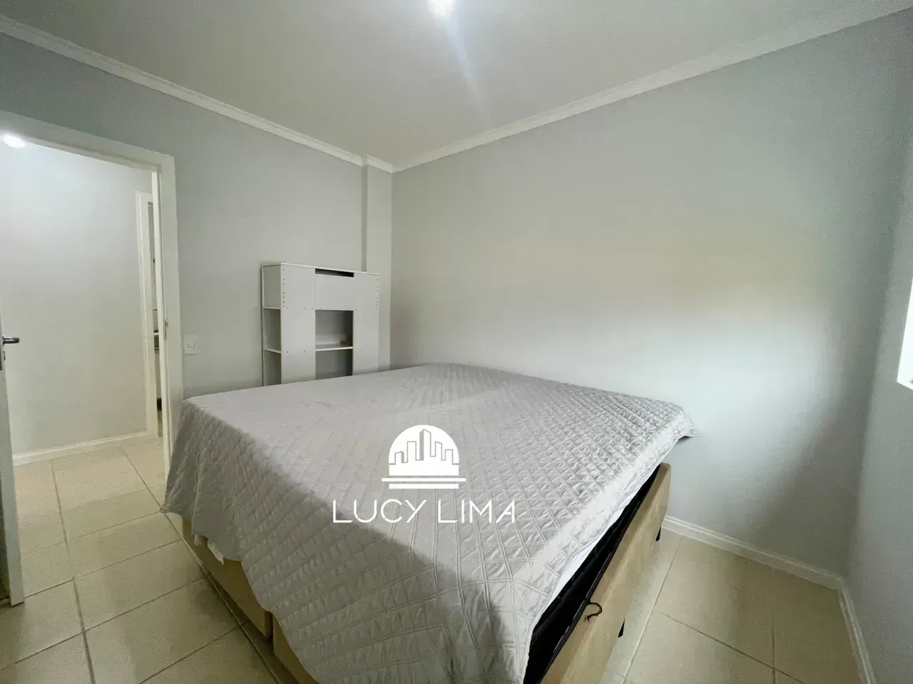 Furnished apartment, 100 m², with floor-to-ceiling windows — photo 4