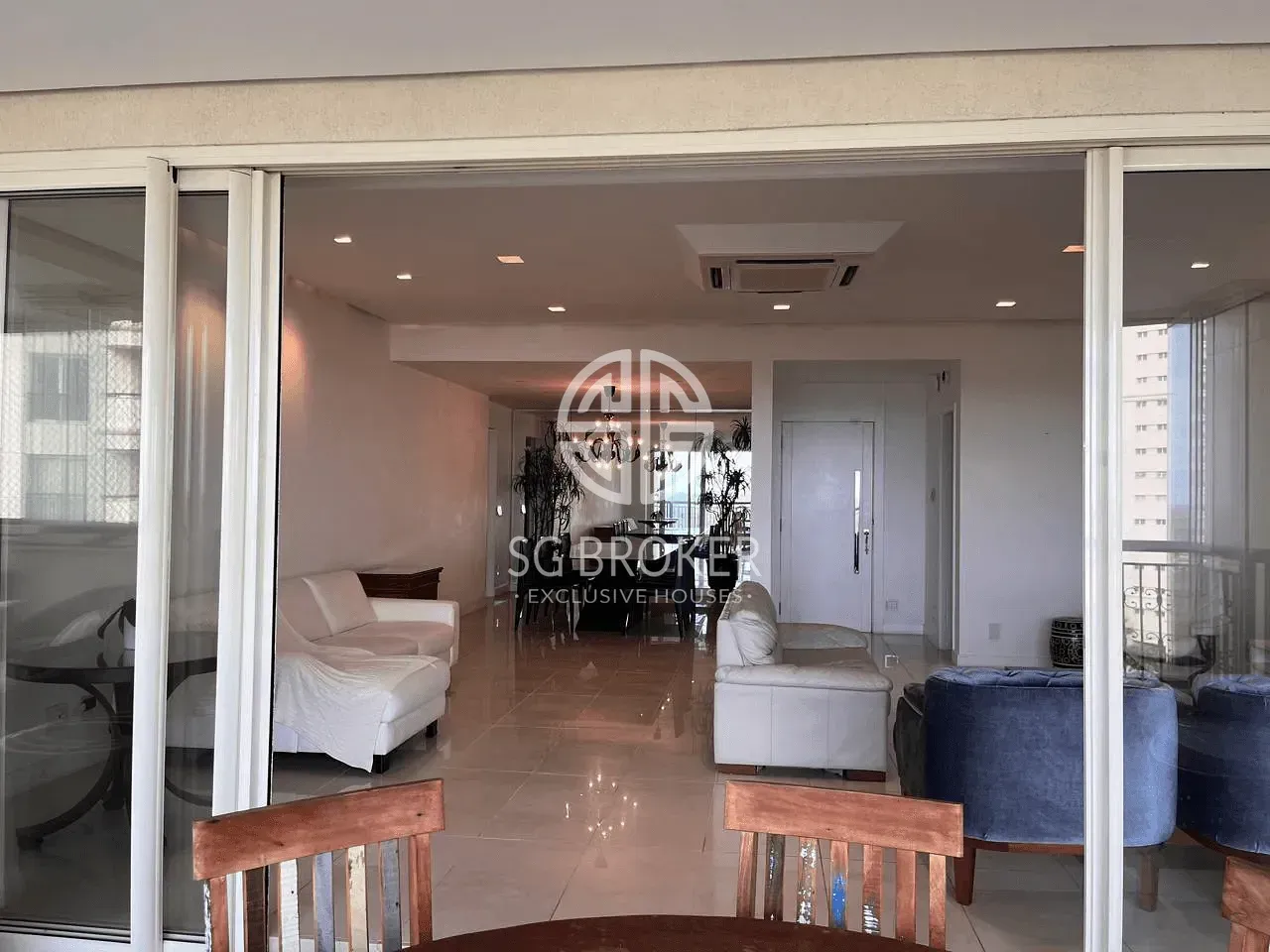 Apartamento mobiliado com 4 quartos e cozinha fechada a gás — photo 5