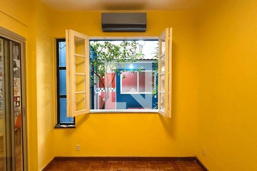 Apartment, 69 m², with wood or laminate floors — photo 3