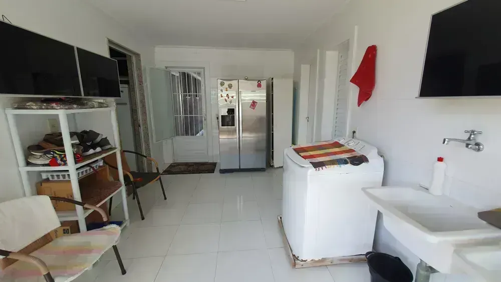 650 m² house with 6 en-suite bedrooms and 4 parking spots — photo 33