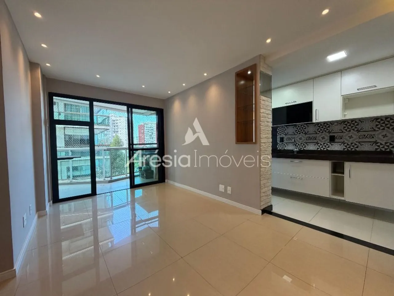 2-bedroom apartment with open-plan gas kitchen — photo 3