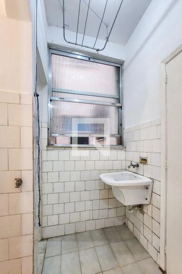2-bedroom apartment with a bathtub — photo 9