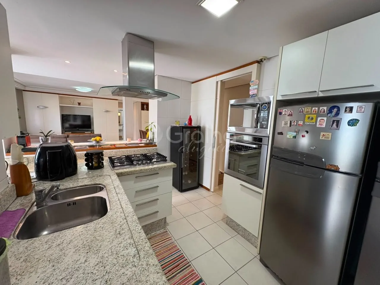 Furnished 3-bedroom apartment with an open-plan kitchen — photo 12