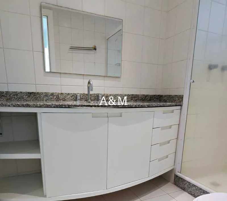 3-bedroom apartment with 4 bathrooms and a balcony — photo 14