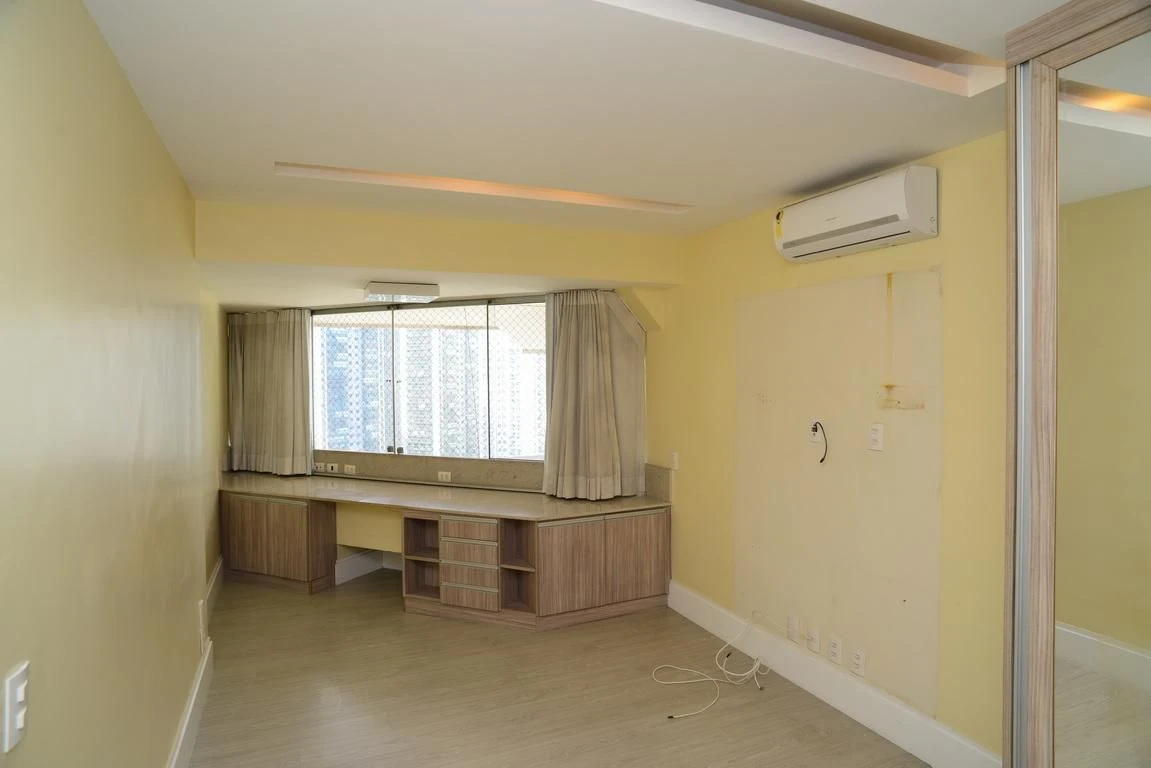 Ванна та 4 спальні: квартира 300 м² — photo 39