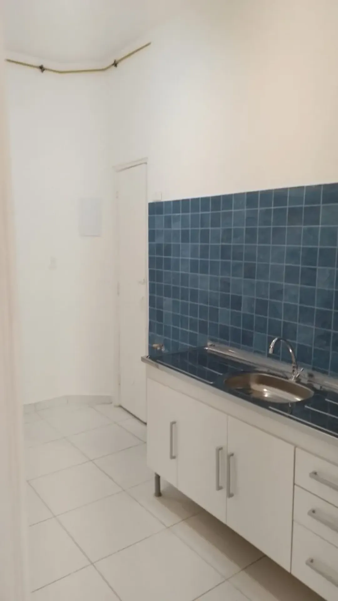 Apartment on the 3rd floor with wood or laminate floors — photo 3