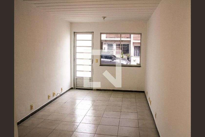 Sobrado em condomínio com 3 quartos e varanda com churrasqueira