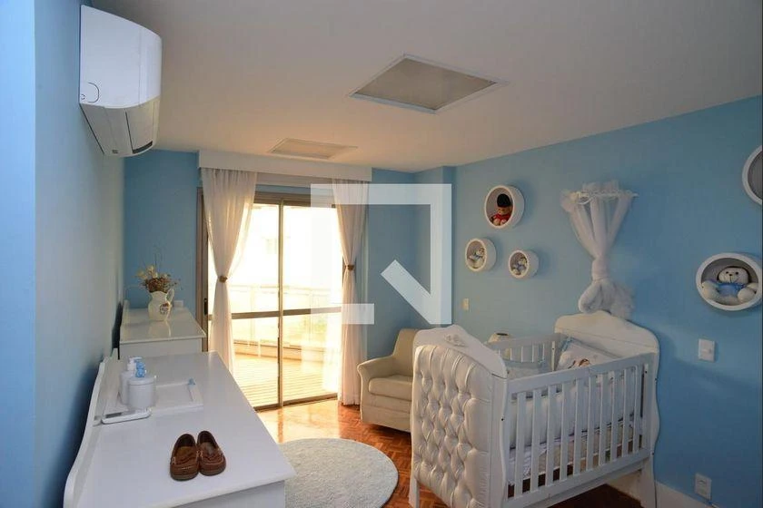4-bedroom apartment with enclosed glass balcony — photo 48