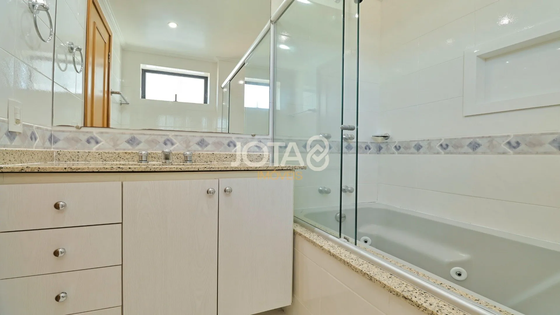 112 m² apartment with 3 bedrooms and a balcony — photo 11