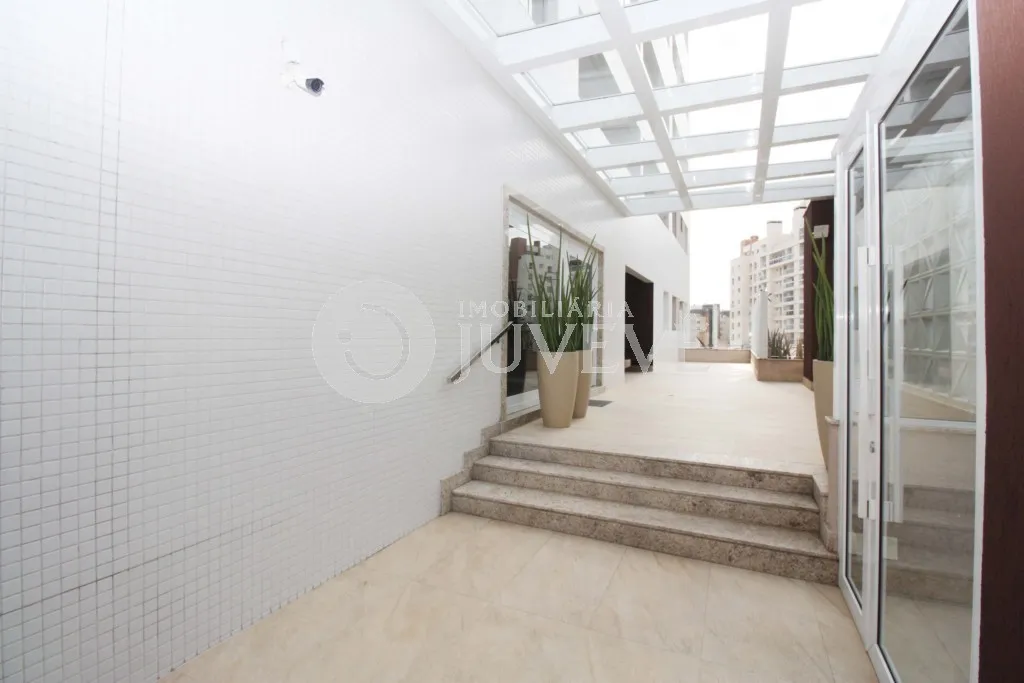 Apartment, 93 m², with a glass-enclosed balcony — photo 54