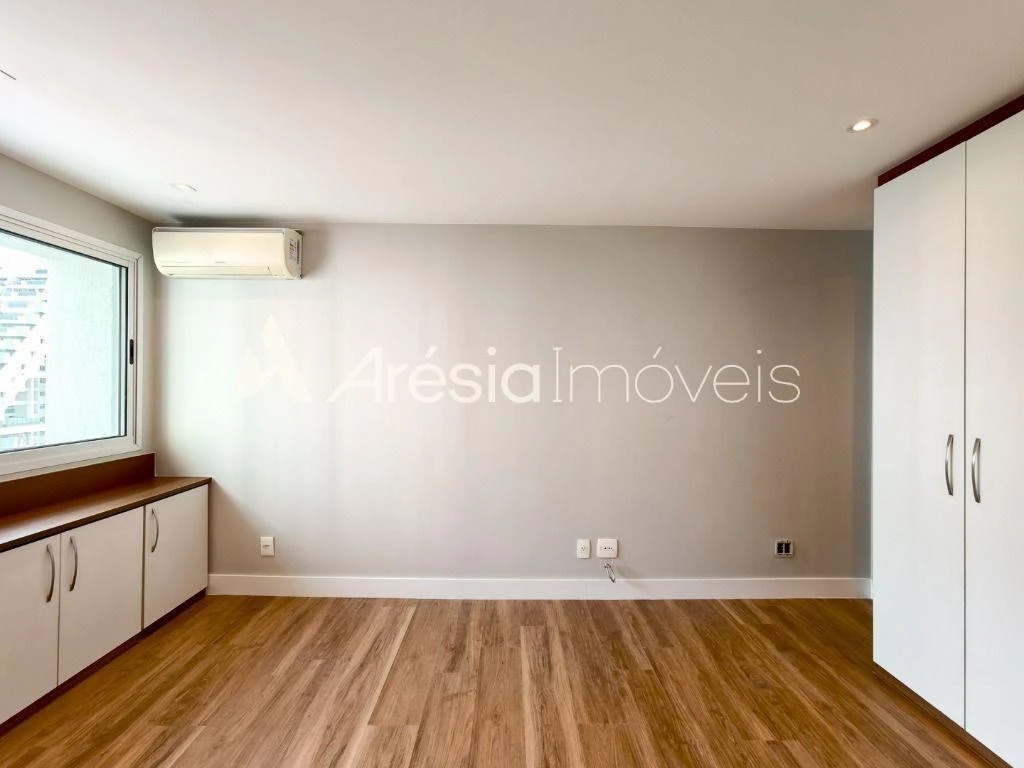Apartamento com 3 dormitórios e varanda envidraçada — photo 17