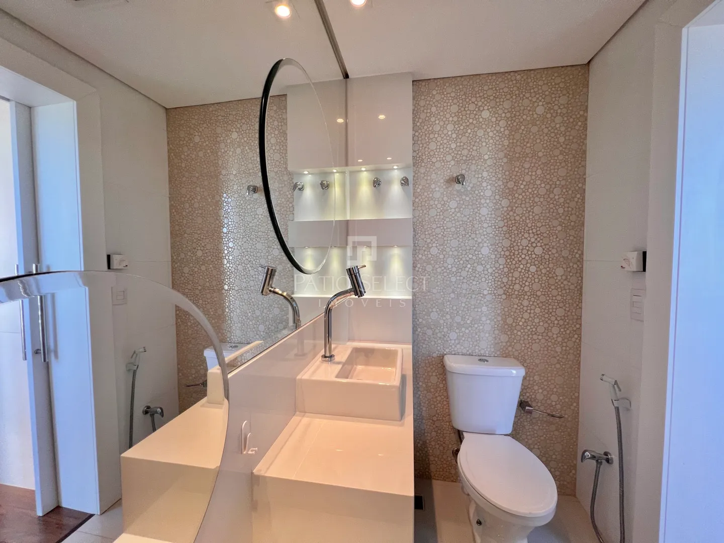 Гардеробная и 3 спальни: квартира 180 м² — photo 48
