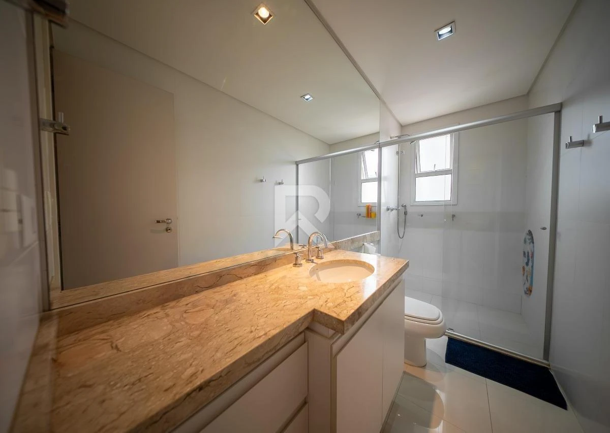 Балкон з грилем та 4 спальні: квартира 186 м² — photo 29