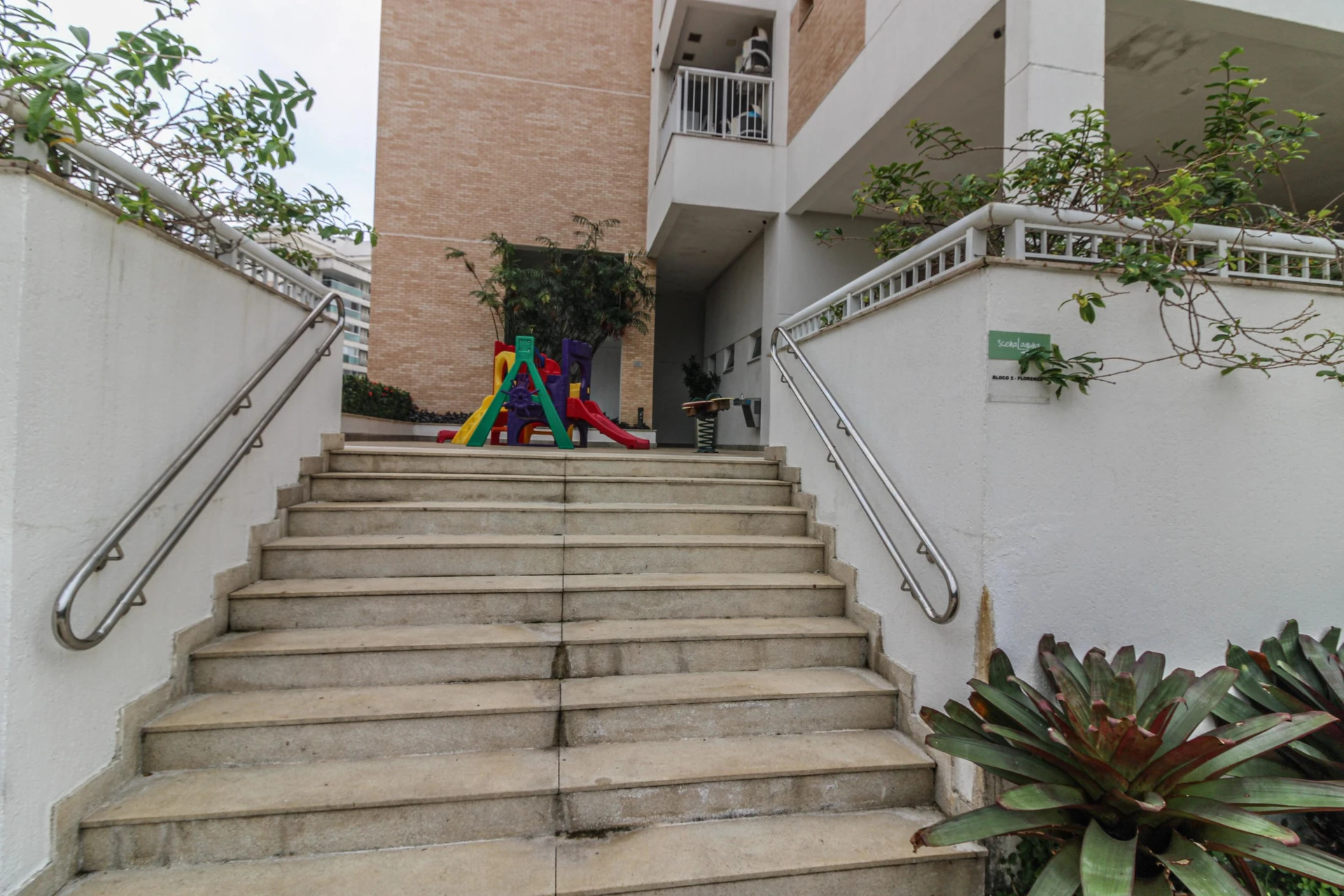 Furnished apartment, 158 m², with a water view — photo 66