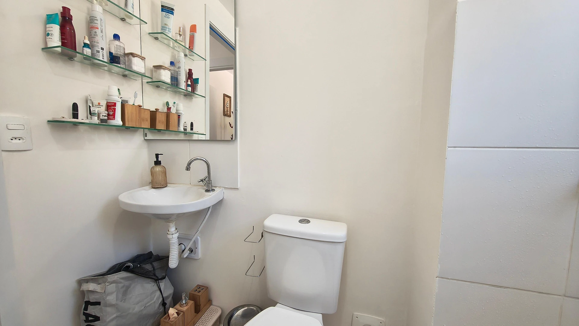 Furnished apartment with 2 bedrooms and a balcony — photo 26