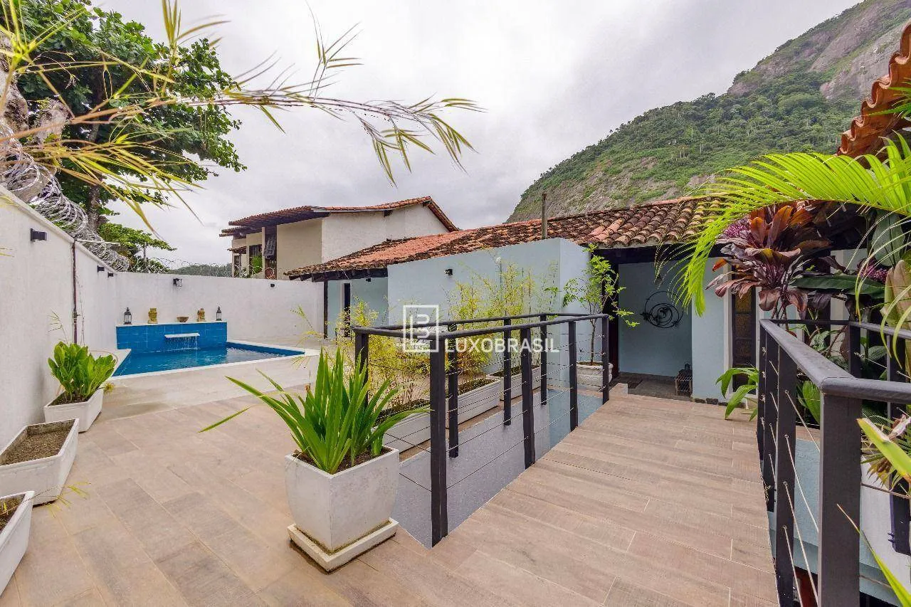 Triplex house with 4 bedrooms and 5 bathrooms with balcony — photo 8