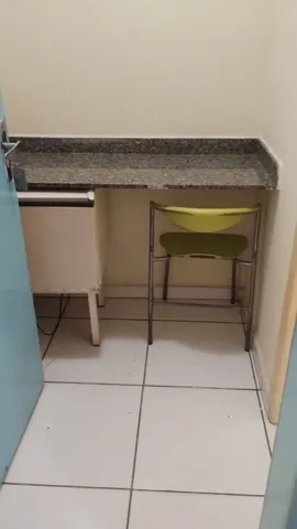 Unfurnished 2-bedroom apartment with a compact kitchenette — photo 13