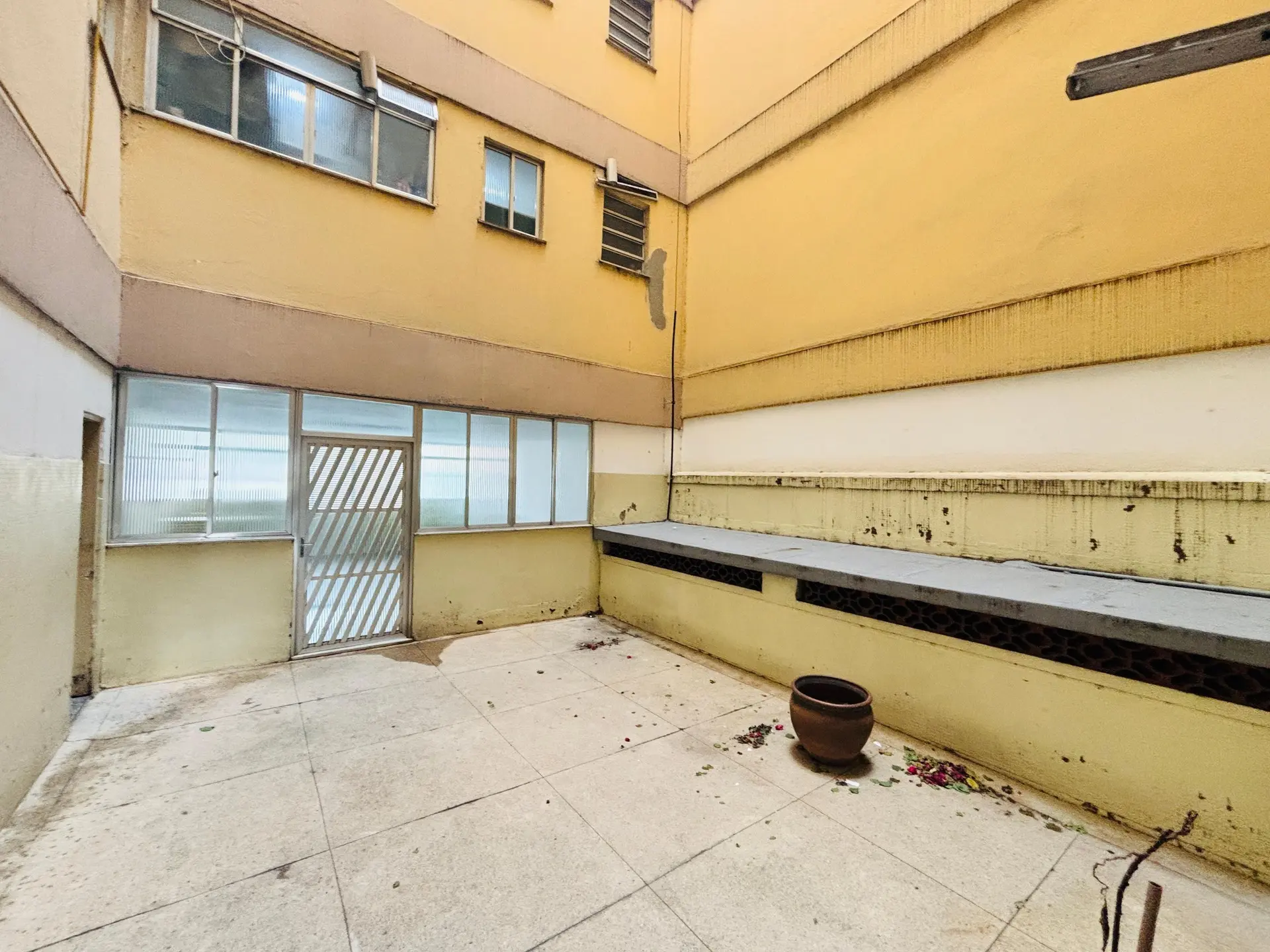 2-bedroom apartment with a mountain view — photo 17