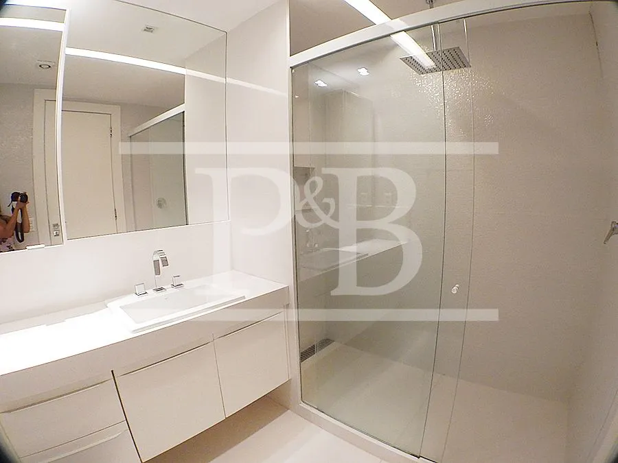 4-bedroom apartment with glassed-in balcony — photo 26
