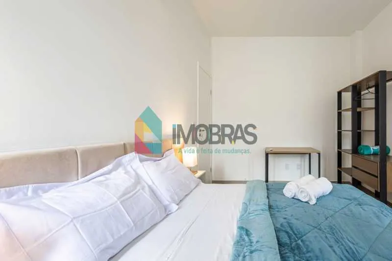 Furnished 2-bedroom apartment with city and water views — photo 9