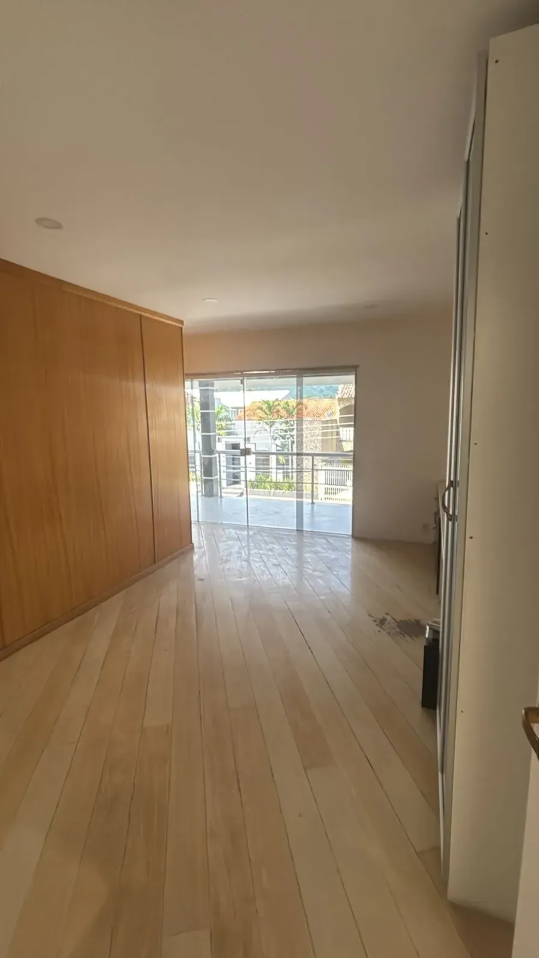 Apartment with 4 bedrooms, balcony and 500 m² — photo 36