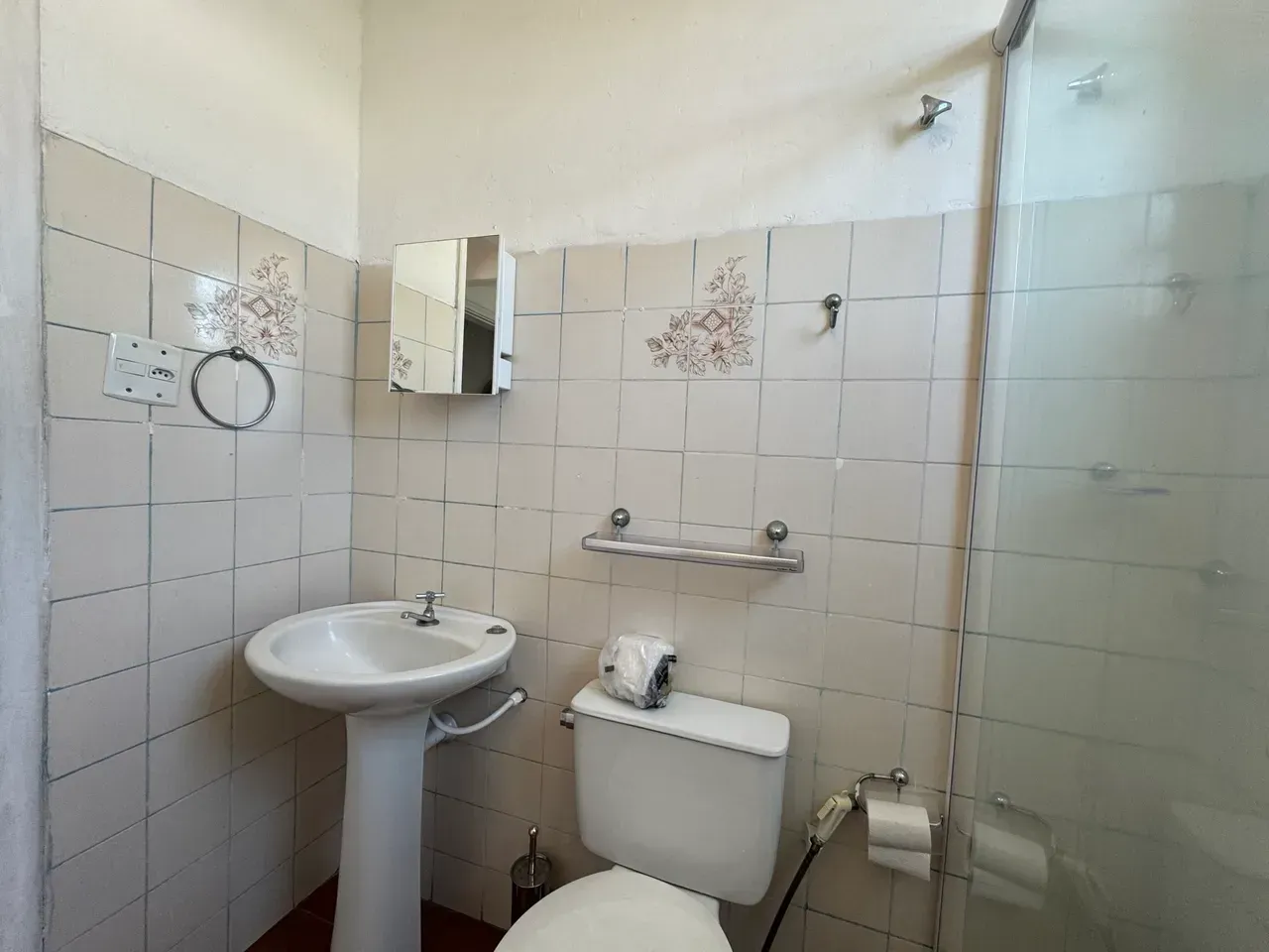 Apartment on the 6th floor with wood or laminate floors — photo 16