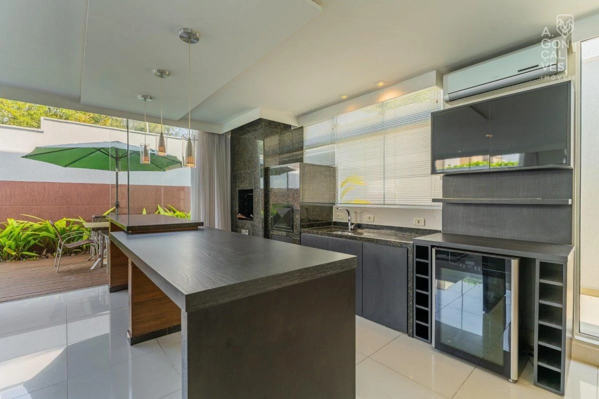 Furnished house with 3 en-suite bedrooms and balconies — photo 27