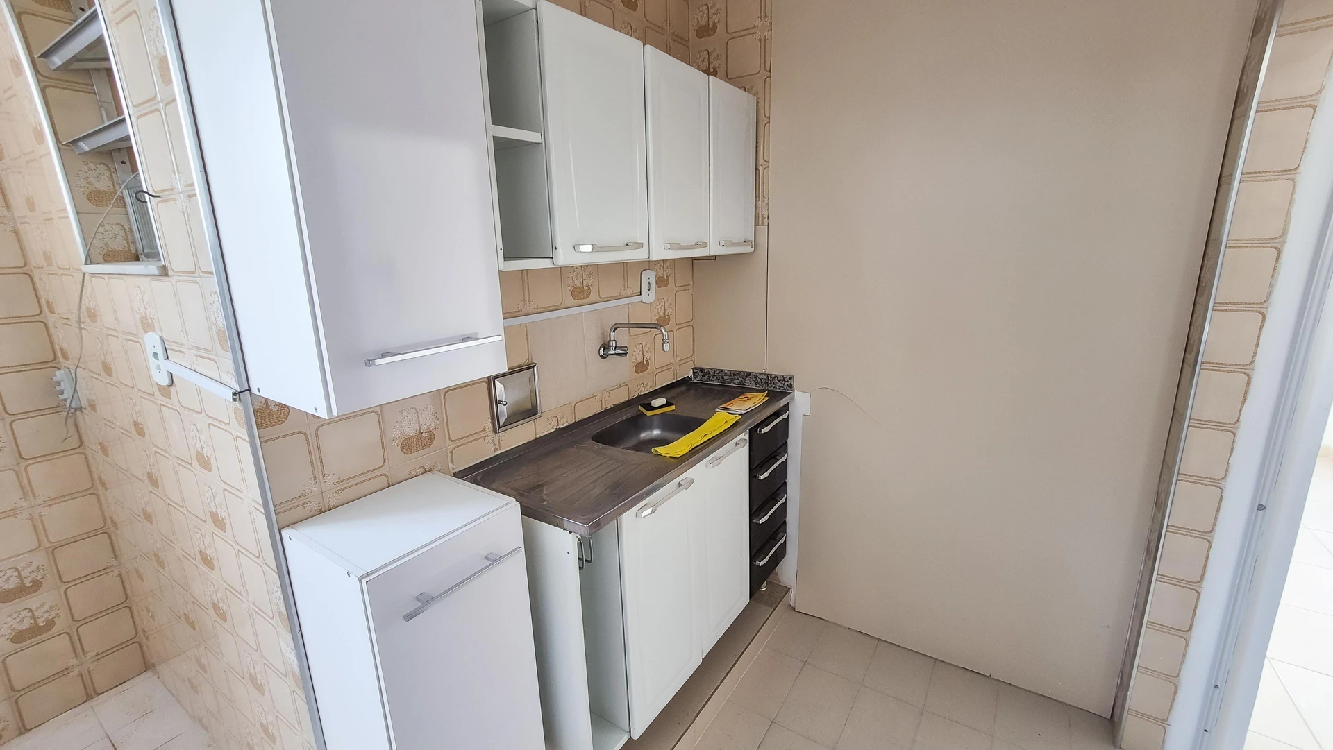 Unfurnished apartment with 2 bedrooms and 1 bathroom — photo 18