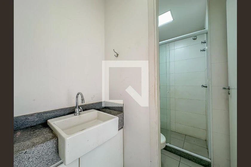 One-bedroom apartment in a building with a gym — photo 39