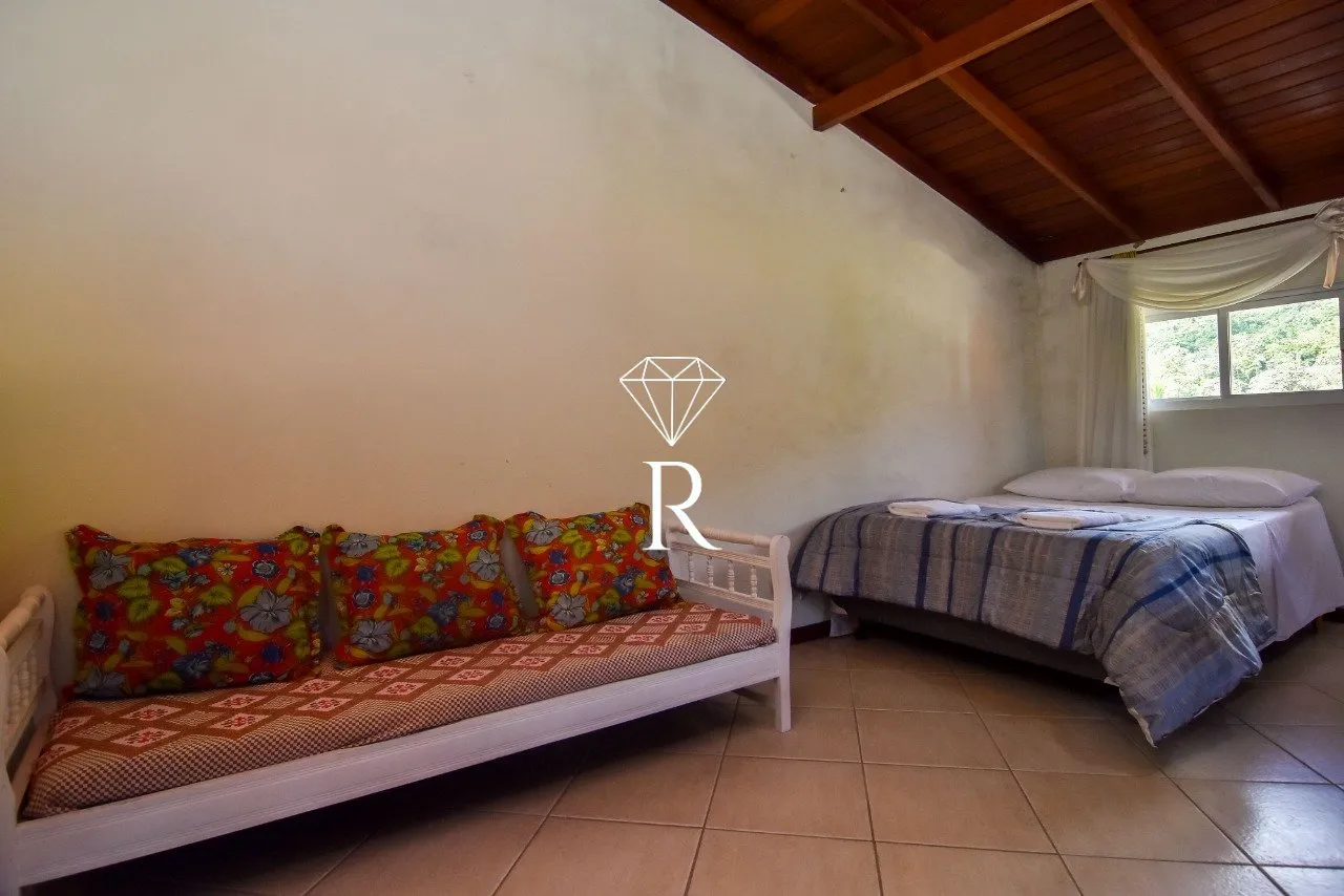 Casa tipo sítio con 4 dormitorios y 6 plazas de aparcamiento — photo 21