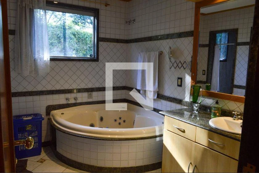 Furnished house with 4 bedrooms and 600 m² — photo 41