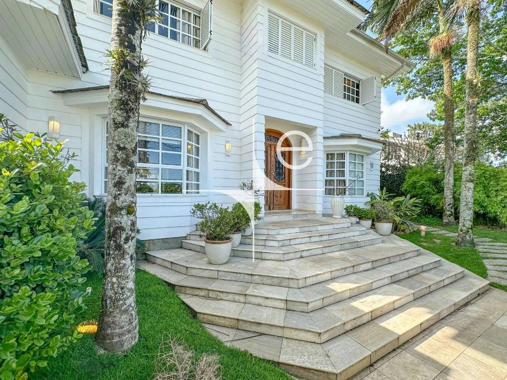 House with 5 bedrooms and a private garden pool — photo 4