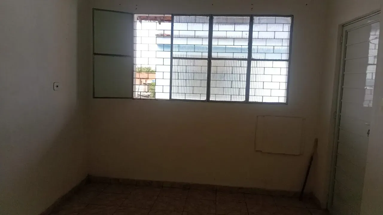 House with 1 bedroom and a closed-off fitted kitchen — photo 6