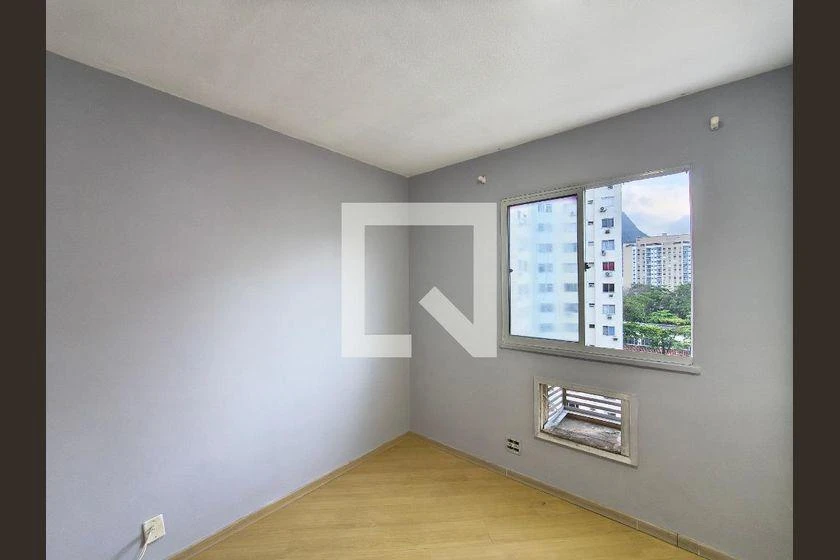2-bedroom apartment with wood or laminate floors — photo 18