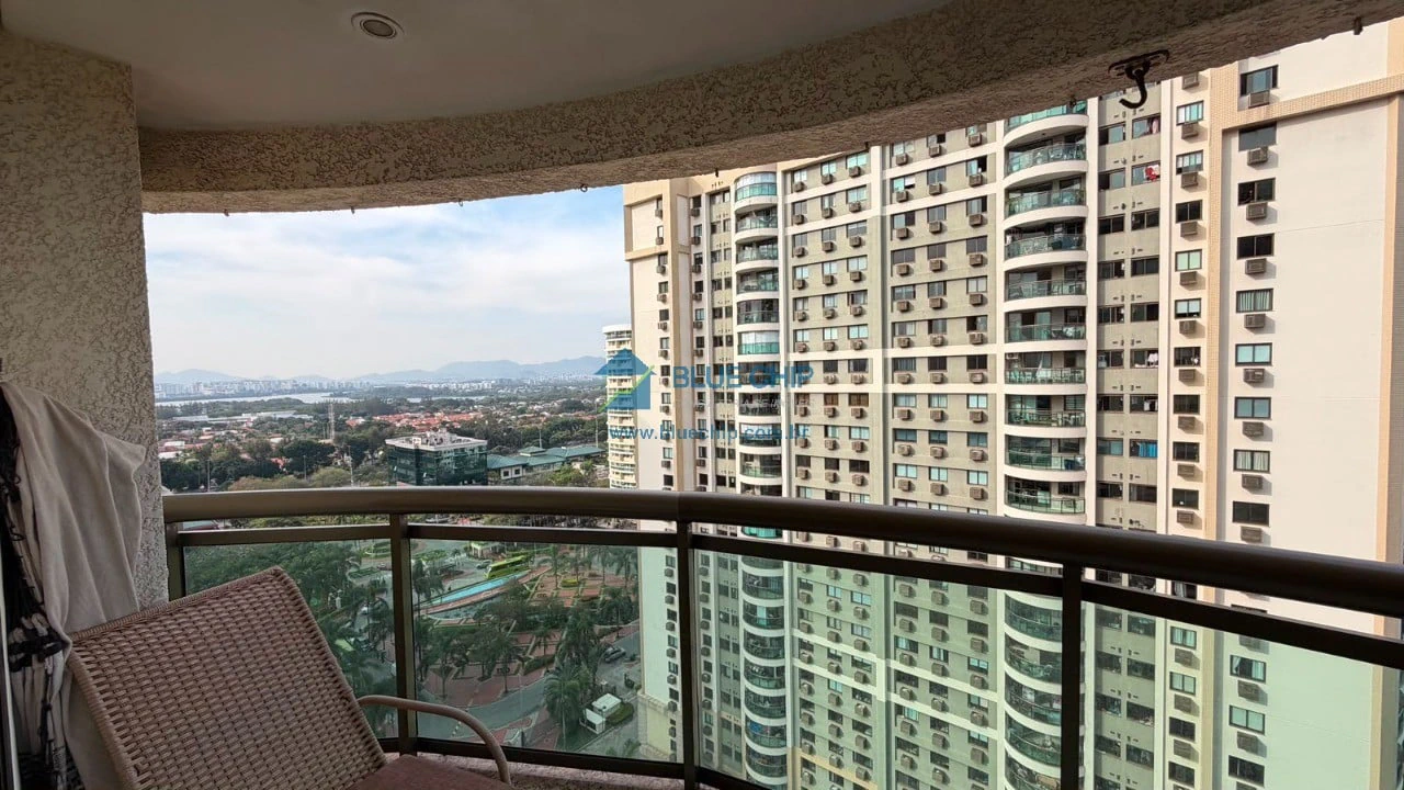 Furnished 3-bedroom apartment with enclosed balcony — photo 23
