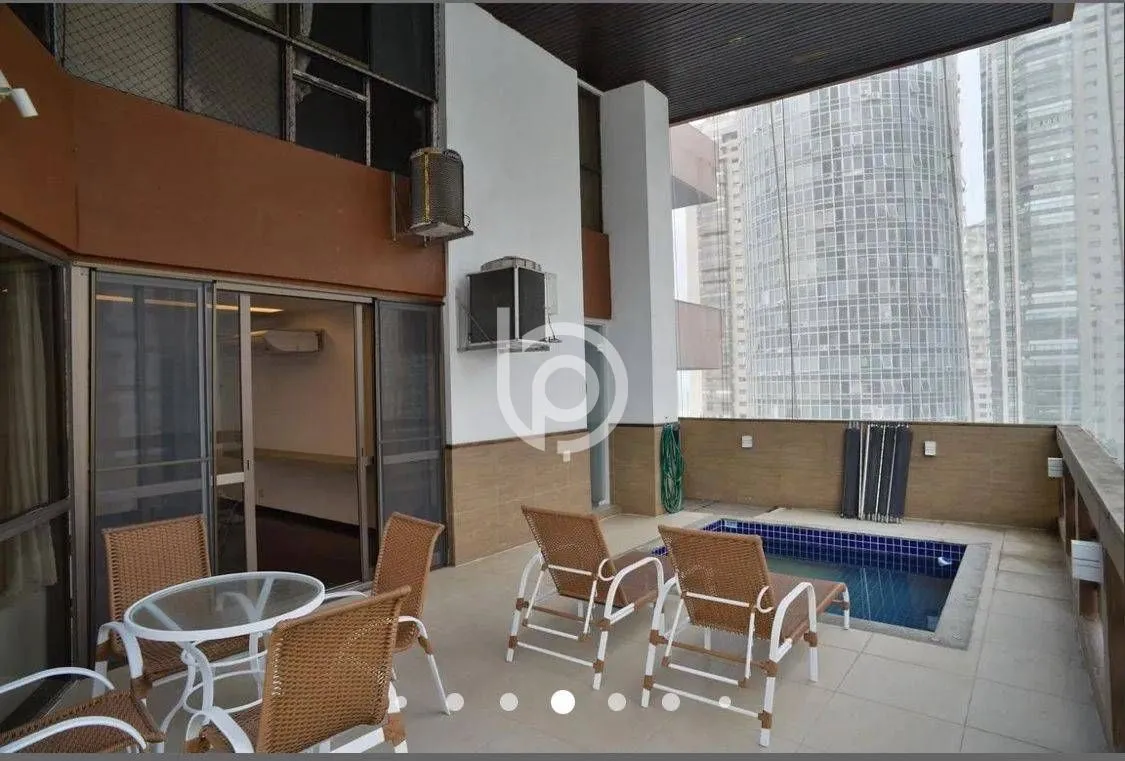 4-bedroom apartment with a closed kitchen and gas stove — photo 31