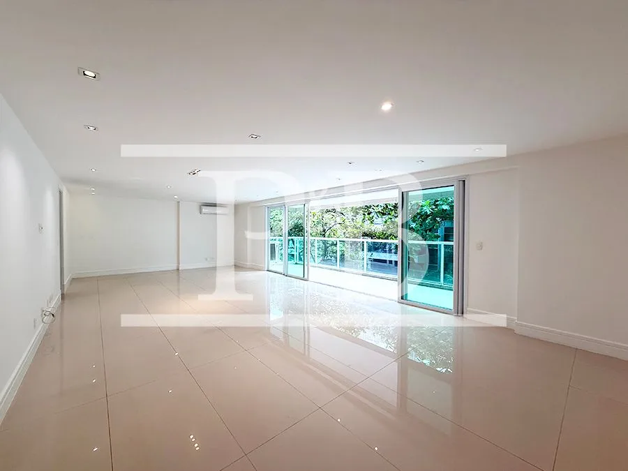 4-bedroom apartment, all with their own bathrooms, 289 m²
