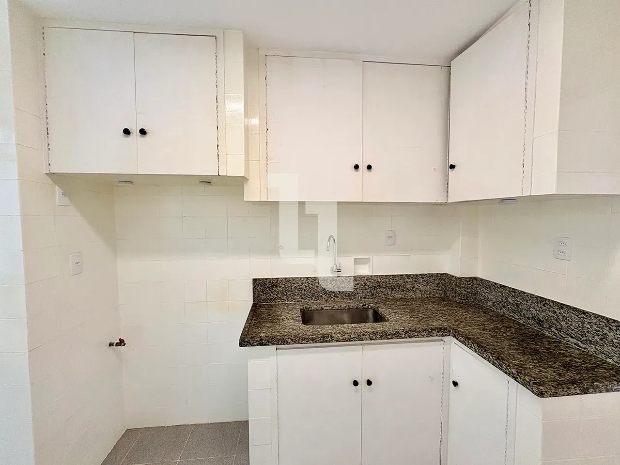 Home office in a 2-bedroom apartment, 85 m² — photo 10