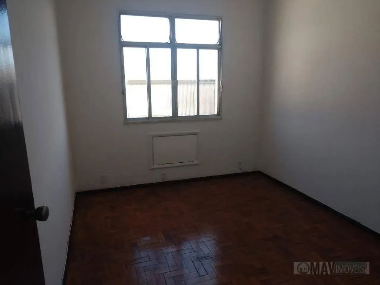 1-bedroom apartment with a laundry area — photo 3