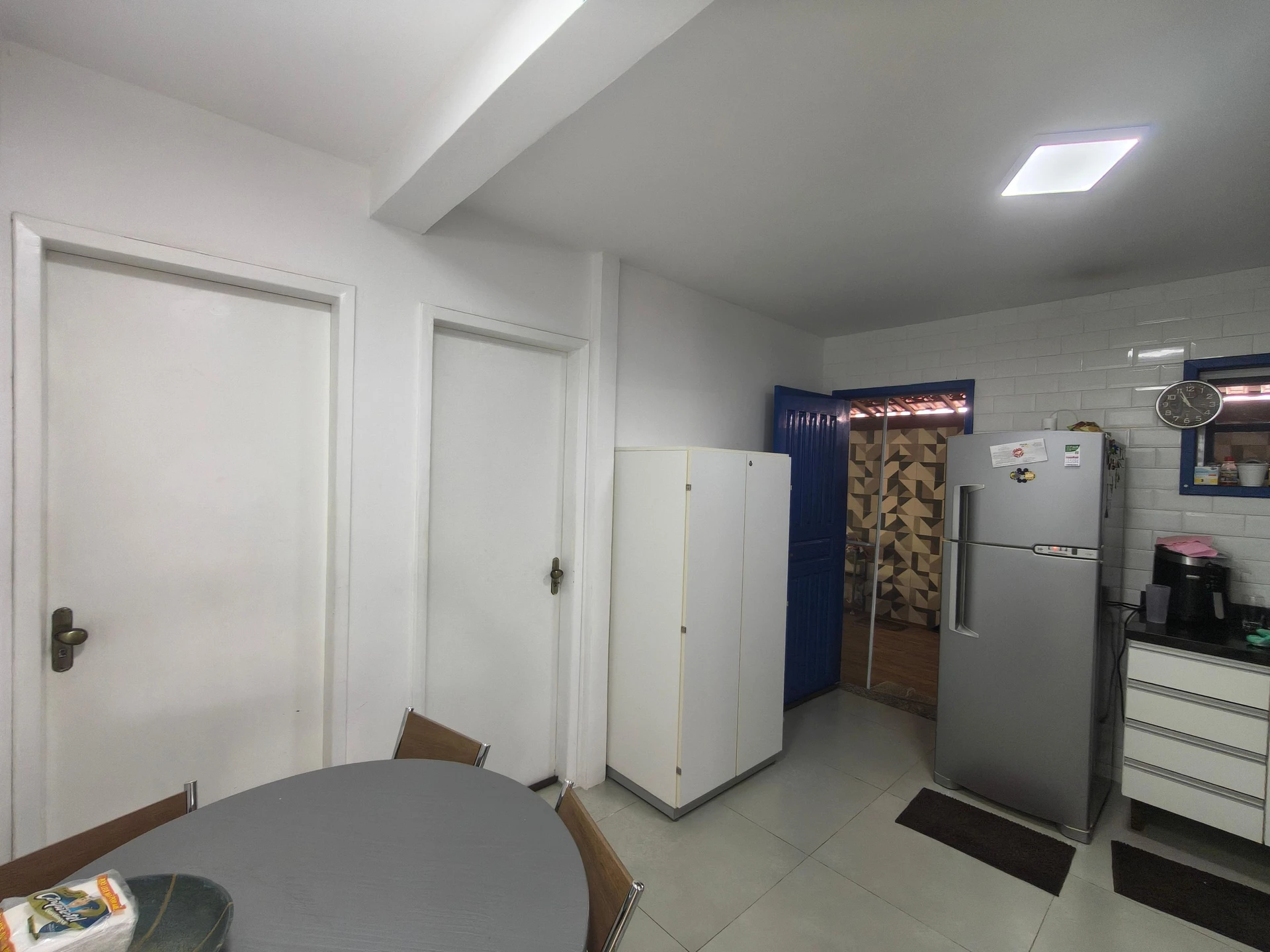 Casa mobiliada com 3 quartos e varanda, com 6 vagas — photo 2