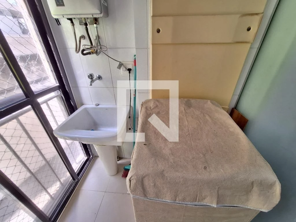 Furnished 3-bedroom apartment with 3 bathrooms — photo 45