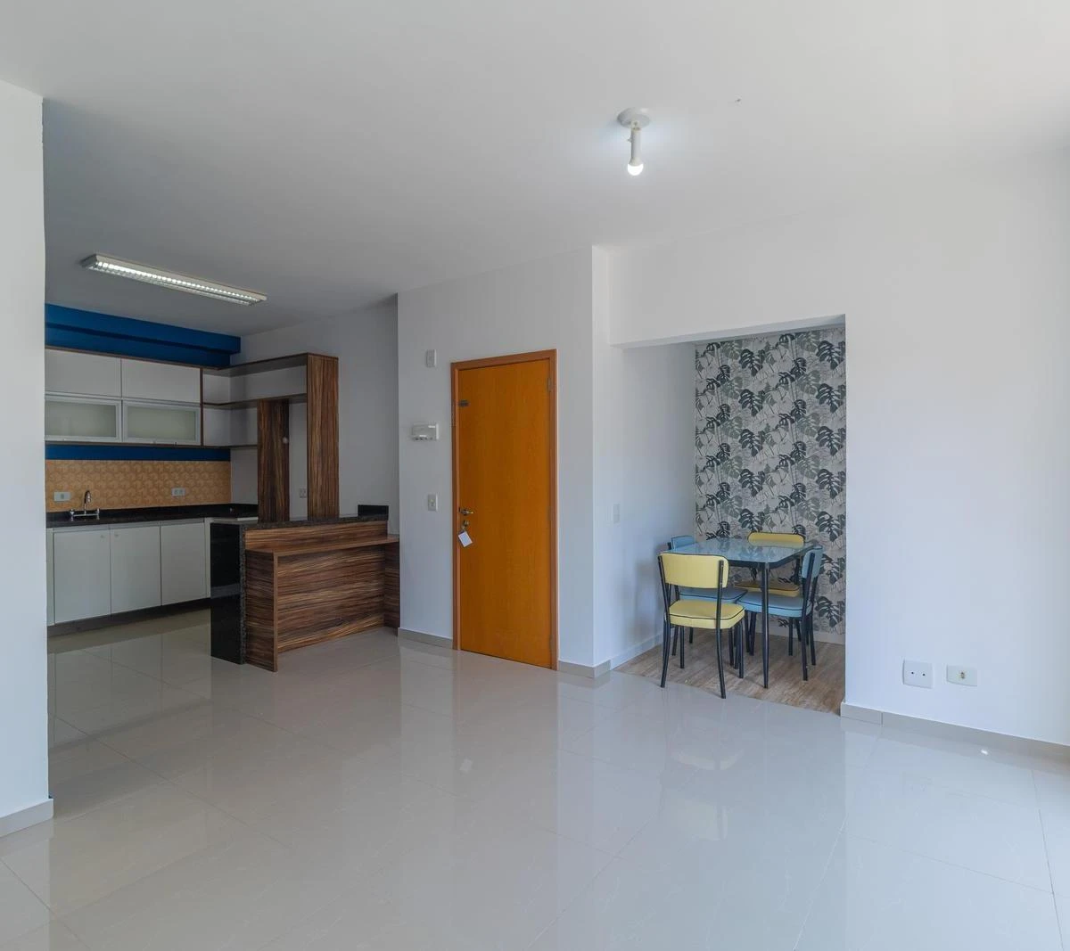 2-bedroom apartment with balcony and open-plan kitchen — photo 5