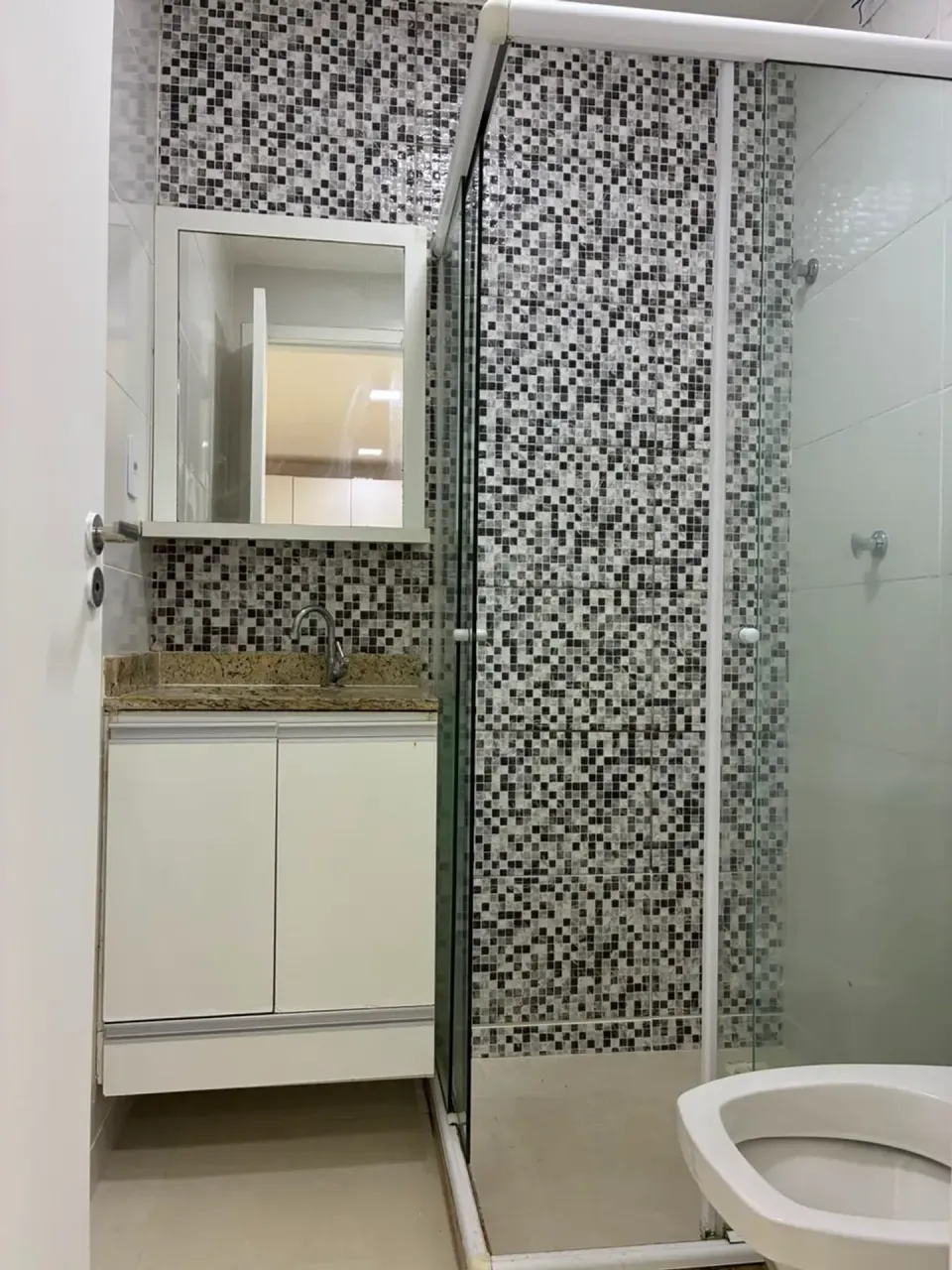 Apartamento de 1 quarto com mini-cozinha e box de vidro — photo 5